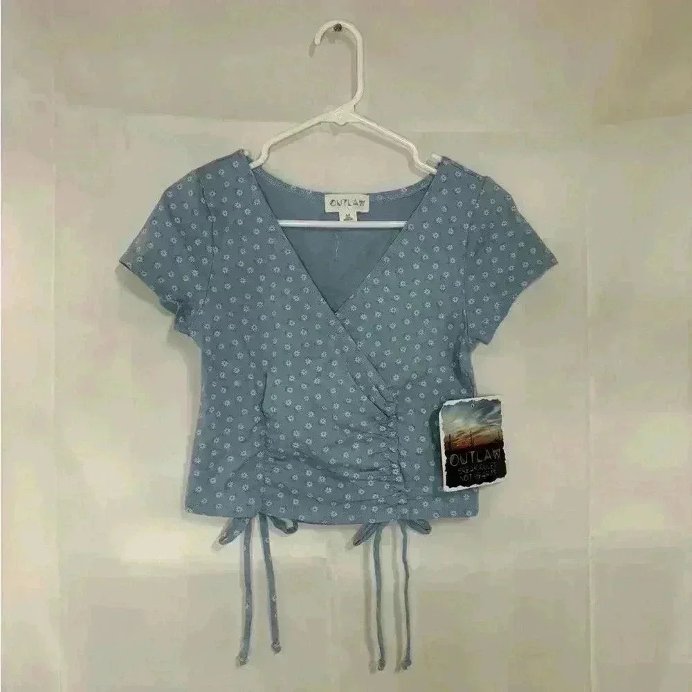 New with tags, womens size medium shirt, #K394